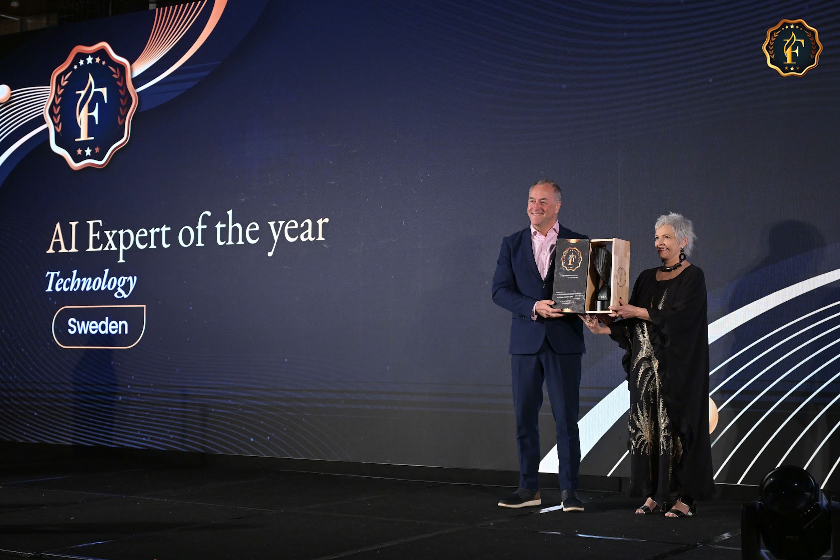 Erik Bolinder awarded at FLUXX Event the AI expert of the year 2025